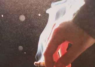 腾牛网最新的男生颓废签名 把自己关在里面把回忆挡在外面