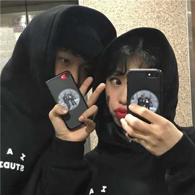 情侣头像手机控一对2018超级时尚有范 以后的路我们一起走