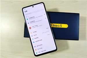 IQOONeo5是屏幕指纹吗
